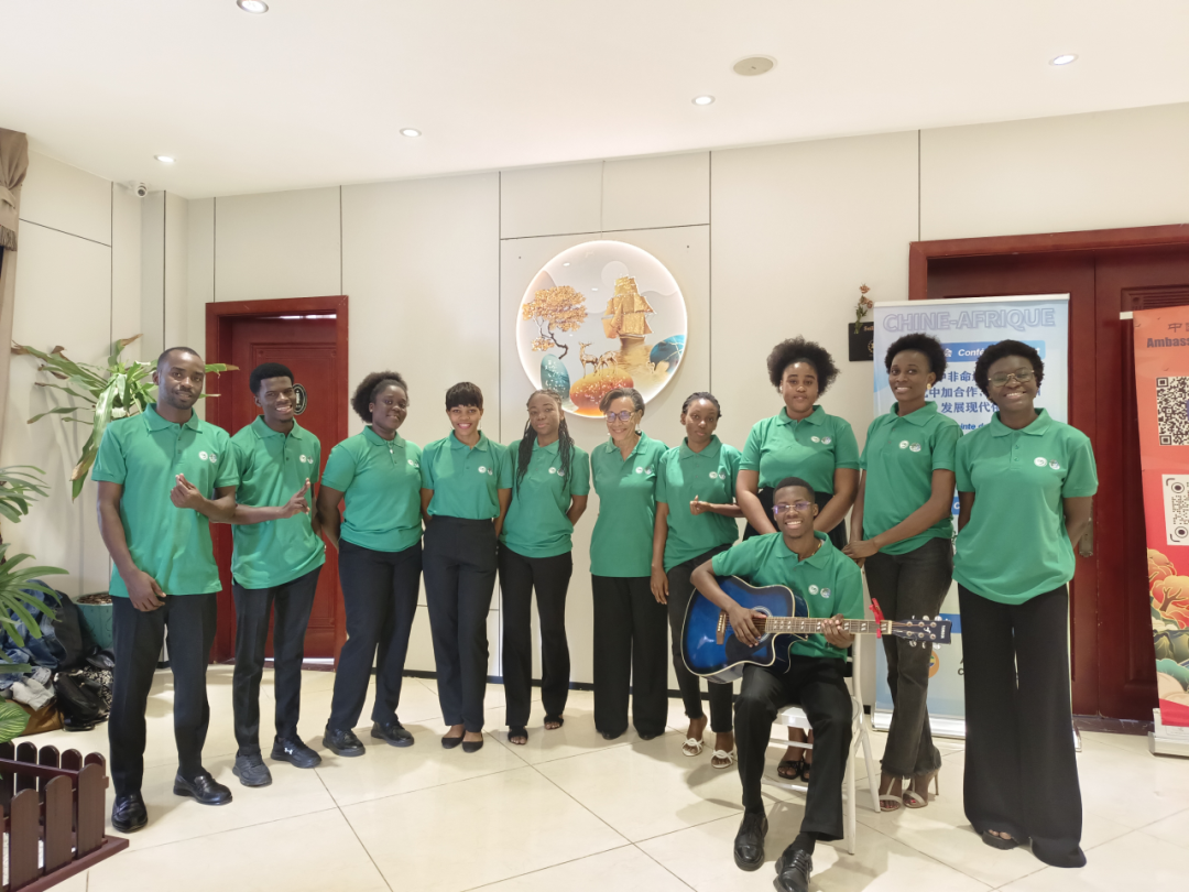 加蓬邦戈大学孔子学院艺术团在“共筑中非命运共同体”国际学术研讨会中演出中文节目.png 图片