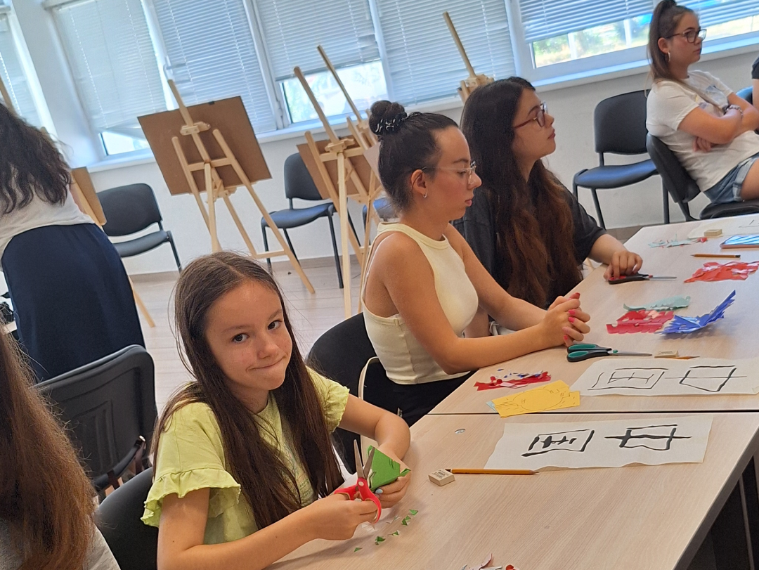 保加利亚索非亚孔子学院下设普罗夫迪夫大学孔子课堂联合举办中国文化工作坊.png 图片